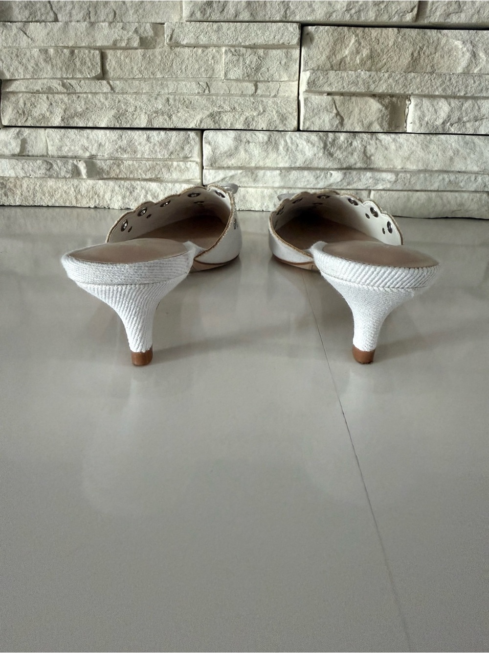 Forever 21 White Pointed Eyelet Bow Mules - Picture 2 of 2
